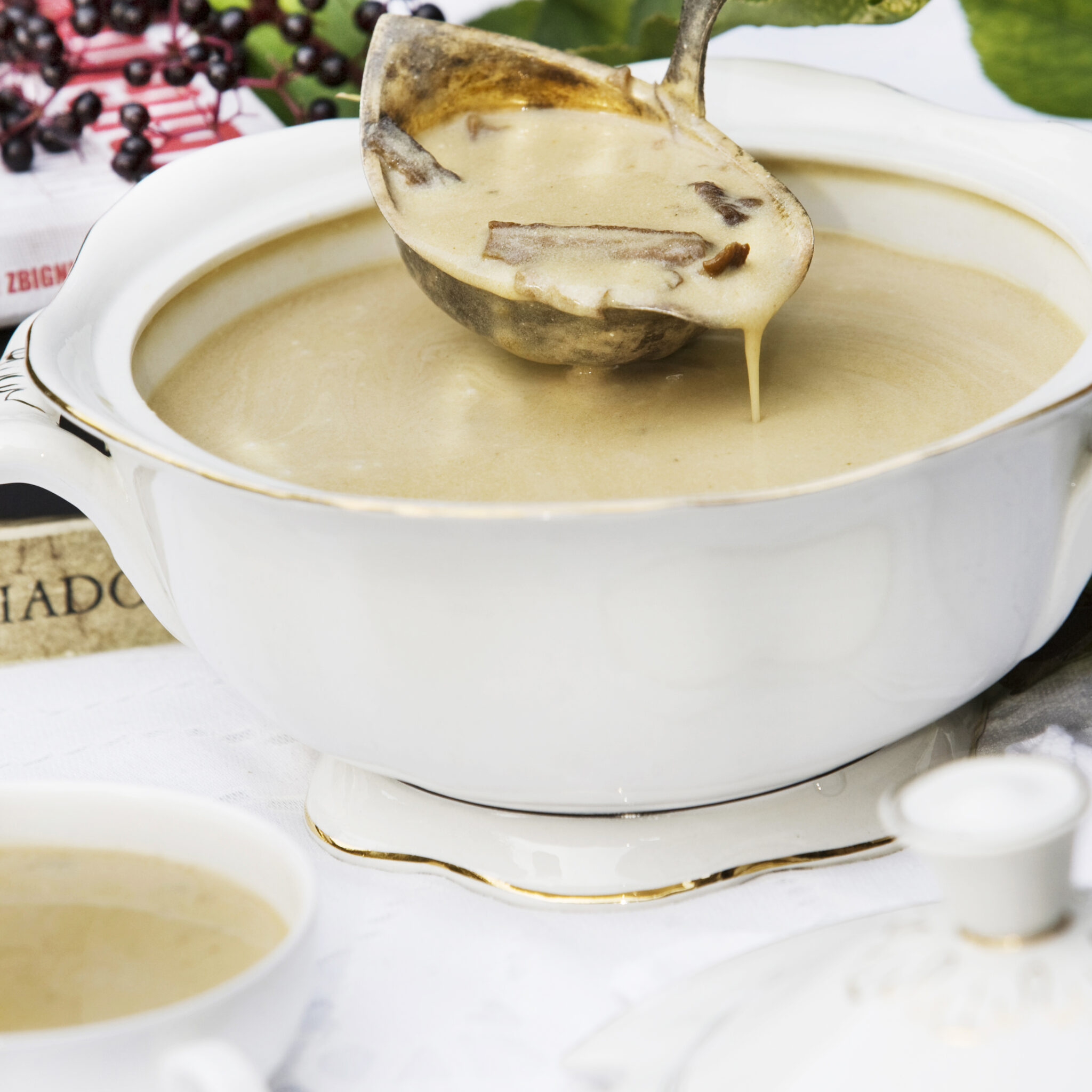 Zupa Grzybowa – Svampsoppa gjord på torkad Karl-Johansvamp