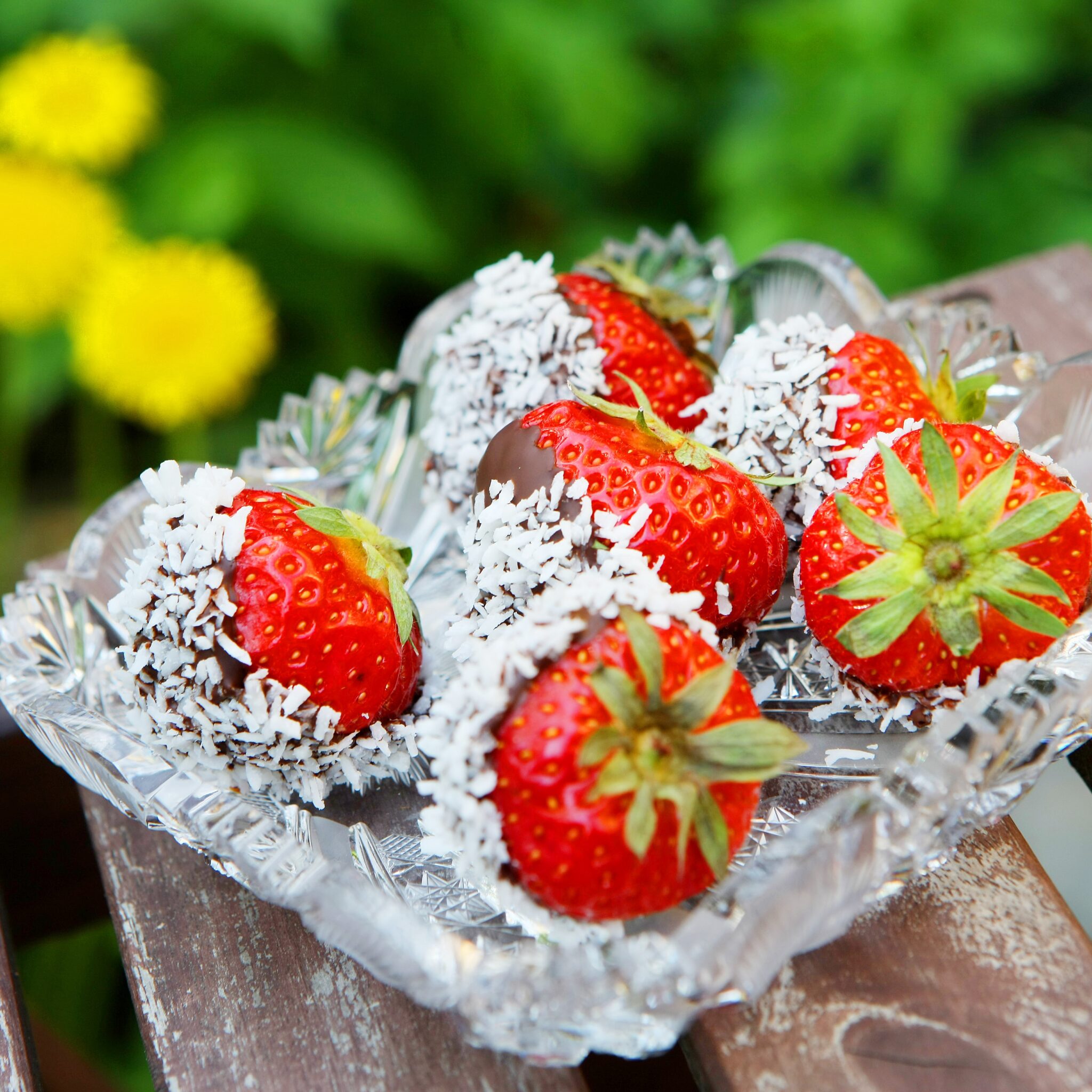 Chokladdoppade jordgubbar med kokos