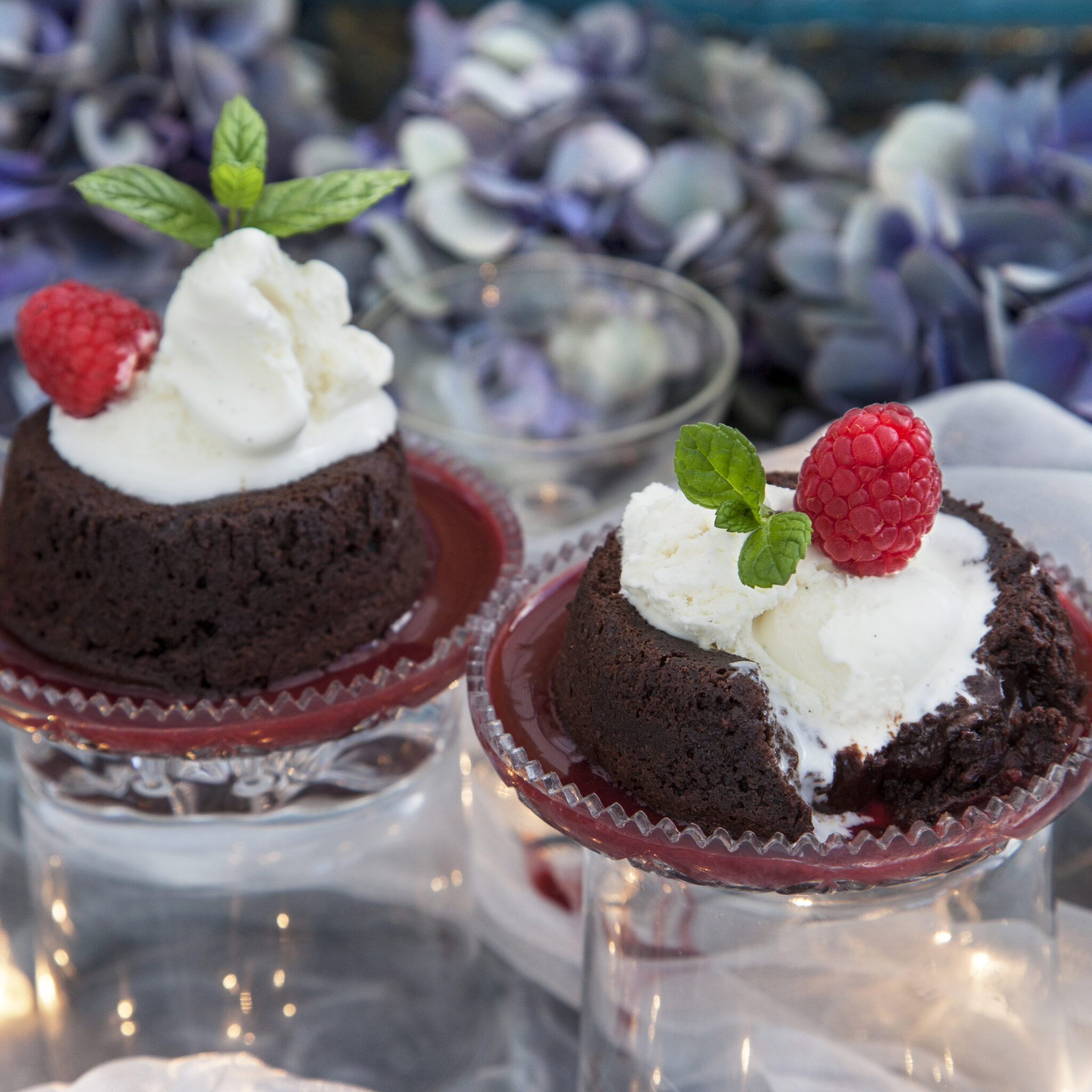 Chokladfondant med hallon- och balsamicocoulis