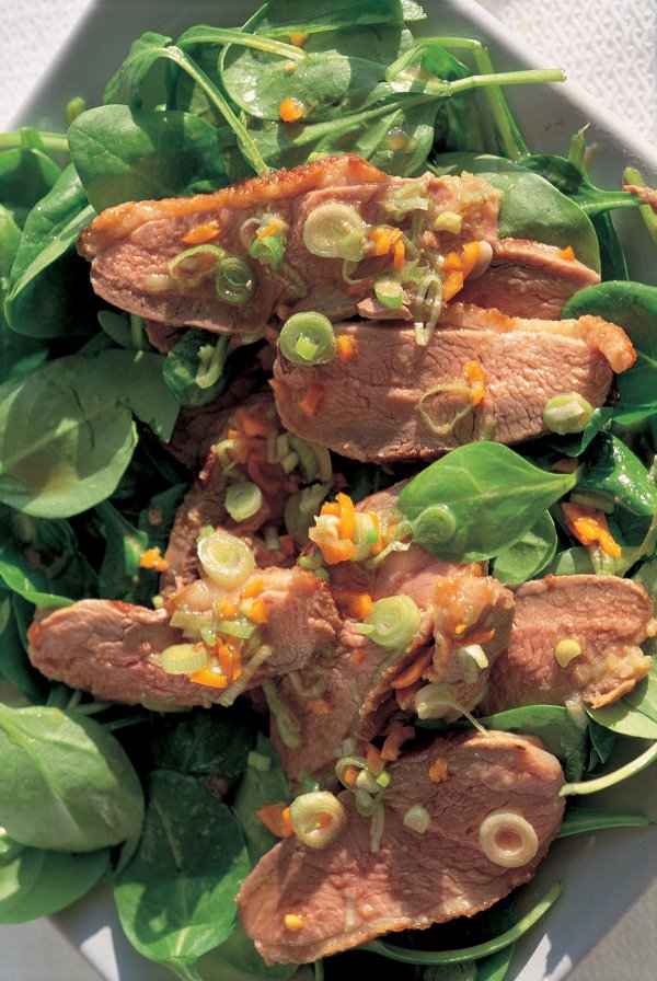 Varm sallad med anka och ingefära