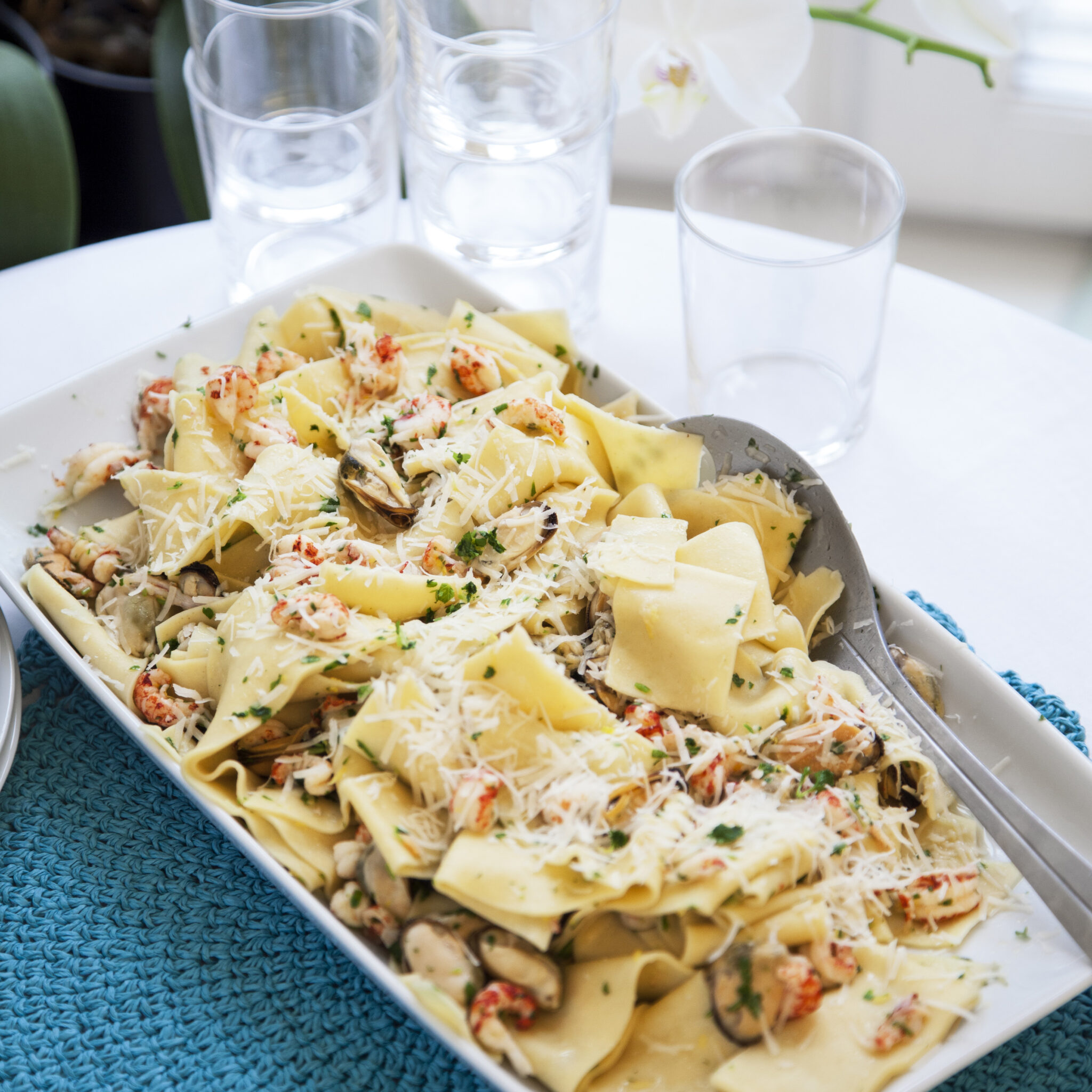 Tinas pappardelle med skaldjur och gremolata