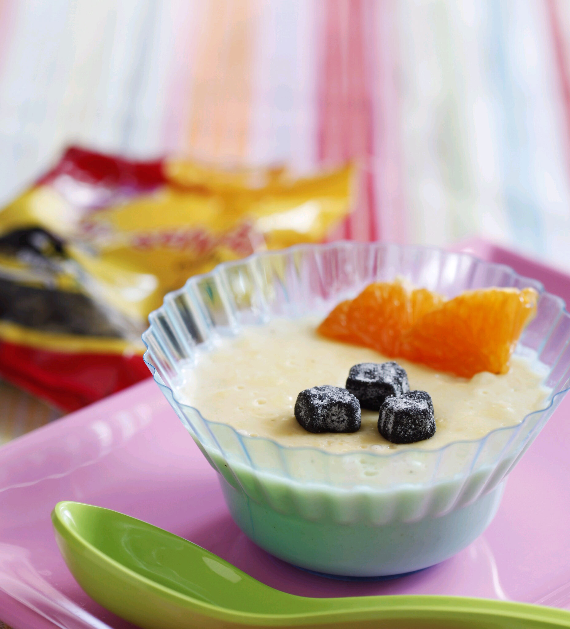 Djungelvrålspannacotta med honungsmarinerad satsumas