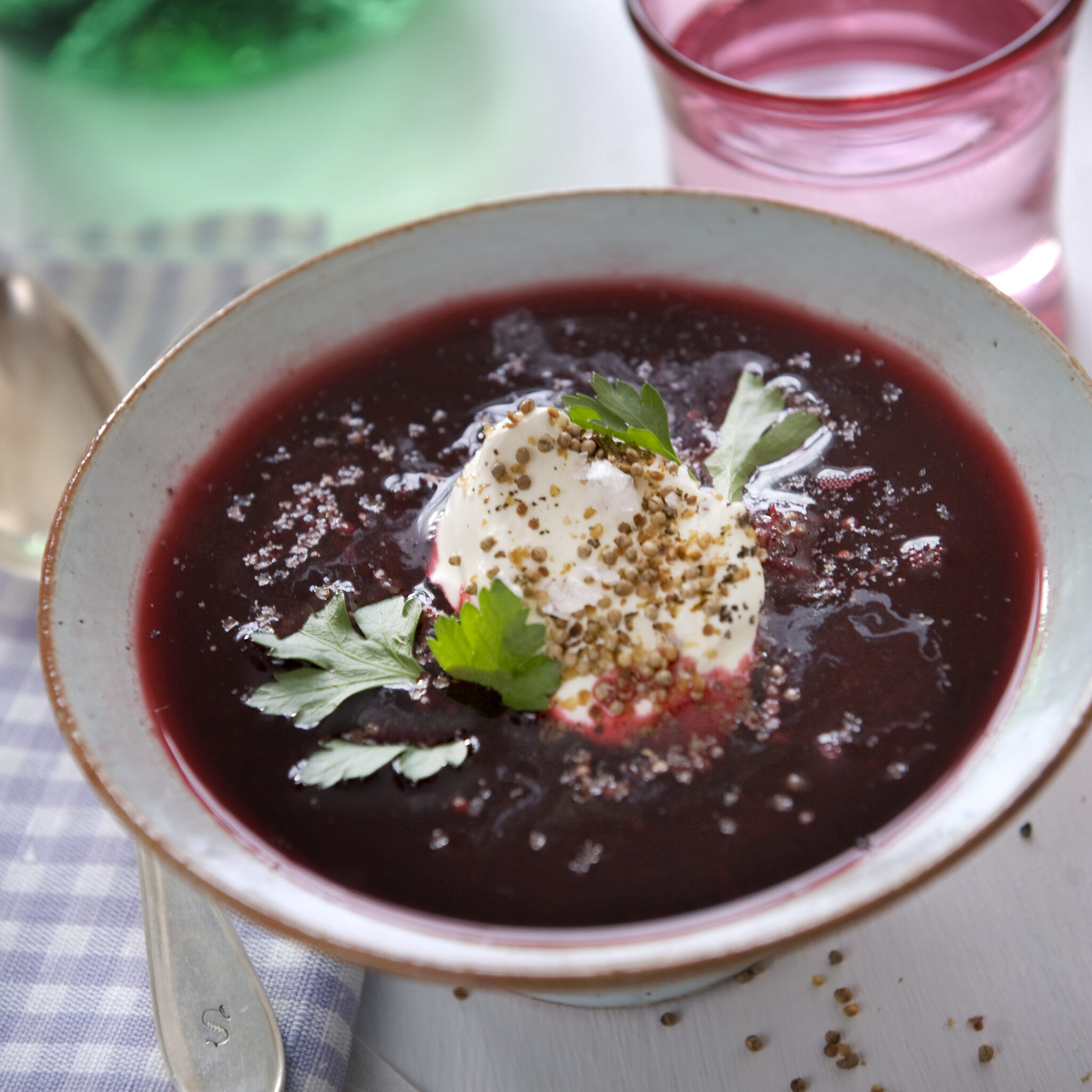 Rödbetssoppa med senapscrème fraiche