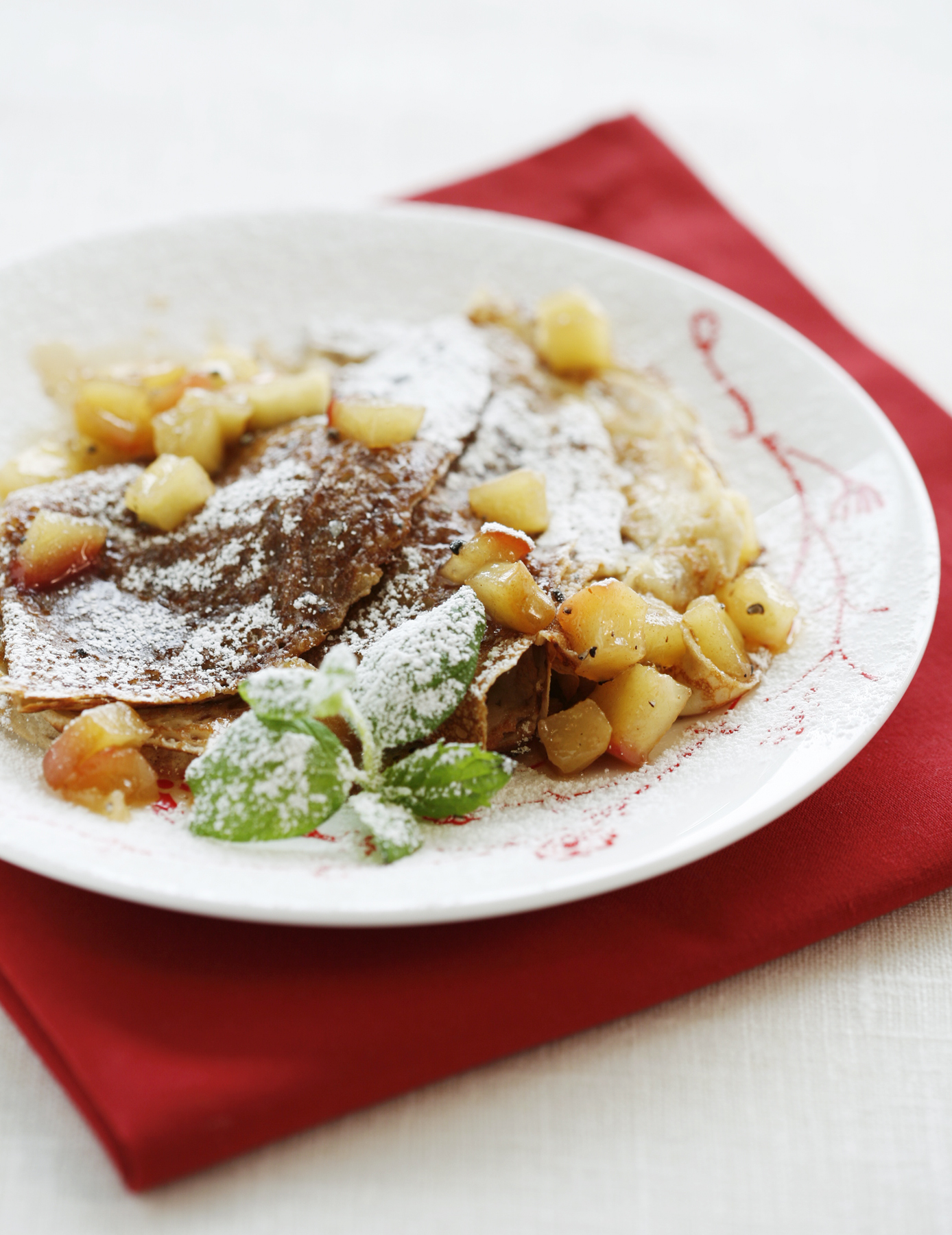 Crêpes med calvadosäpplen och kardemumma