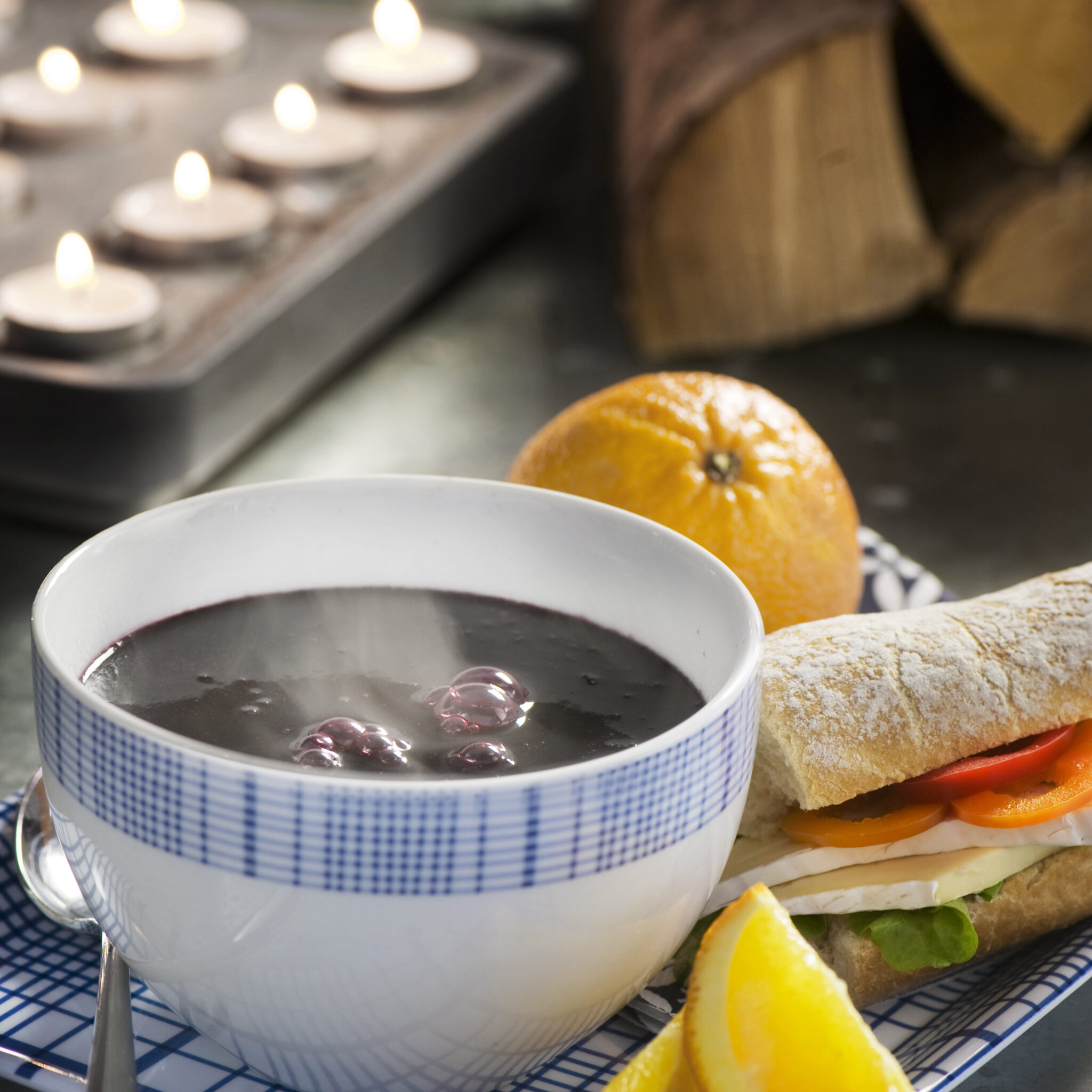 Blåbärsoppa med briebaguette