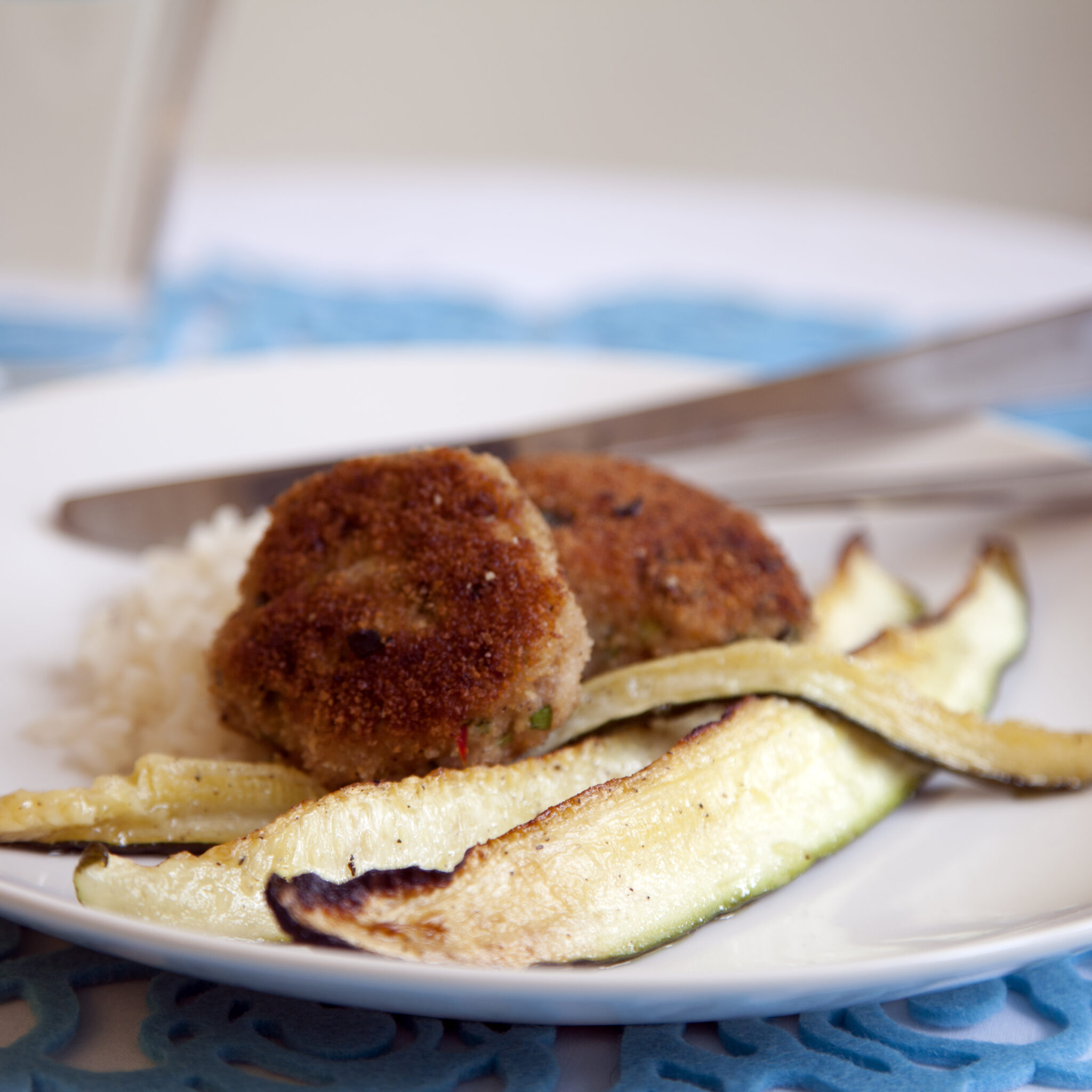 Kycklingbiffar med vitlöksrostad zucchini