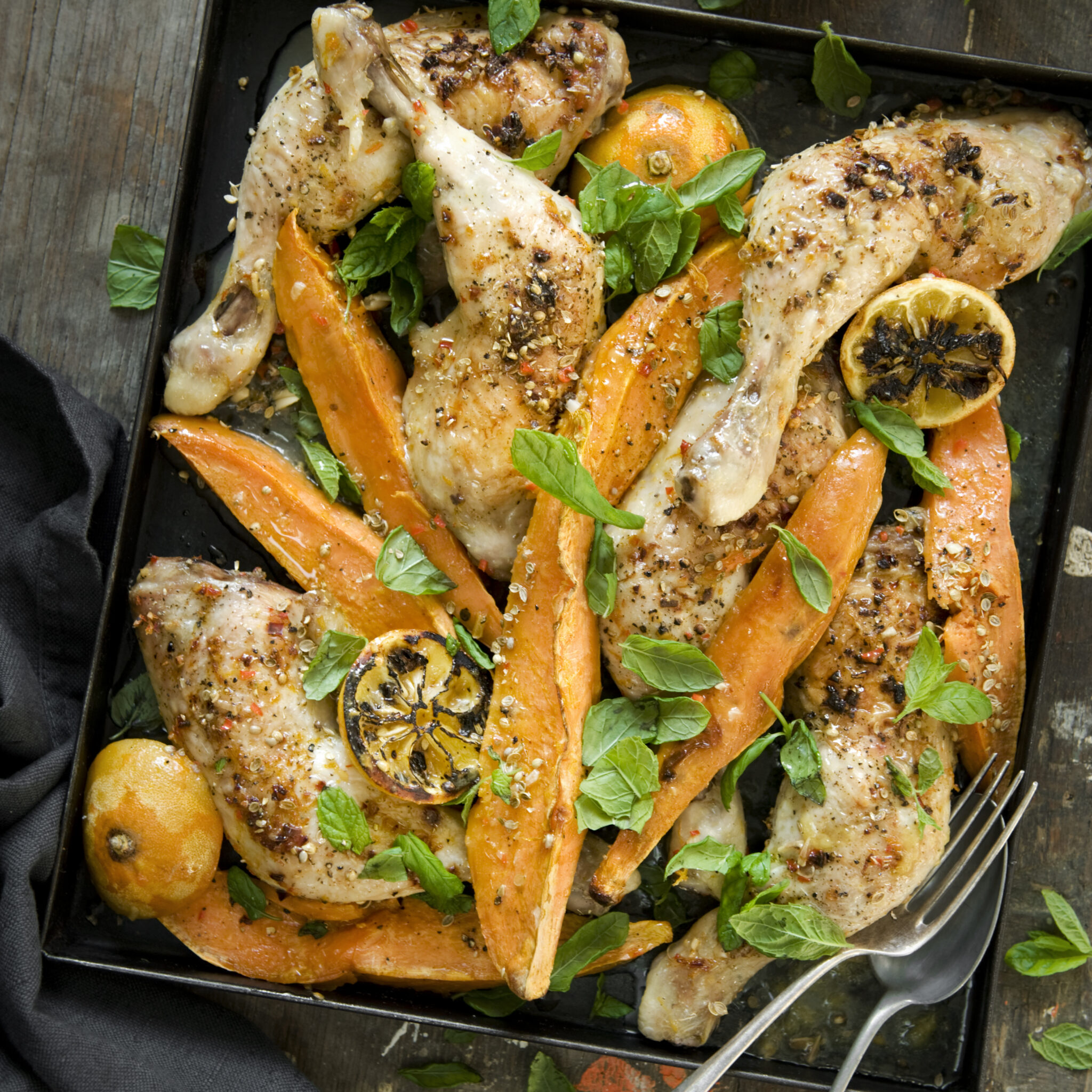 Pomerans- och korianderkyckling med sötpotatis och mynta