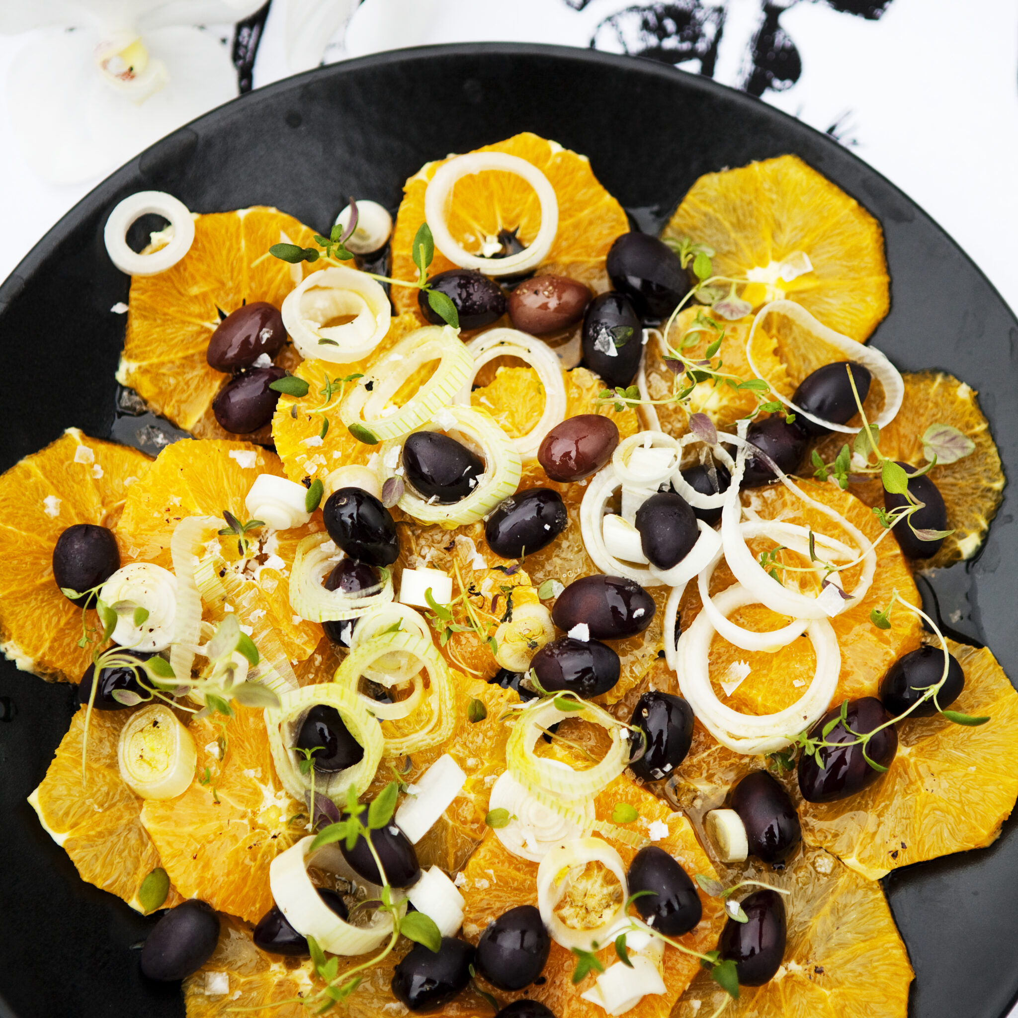 Spansk apelsinsallad med oliver