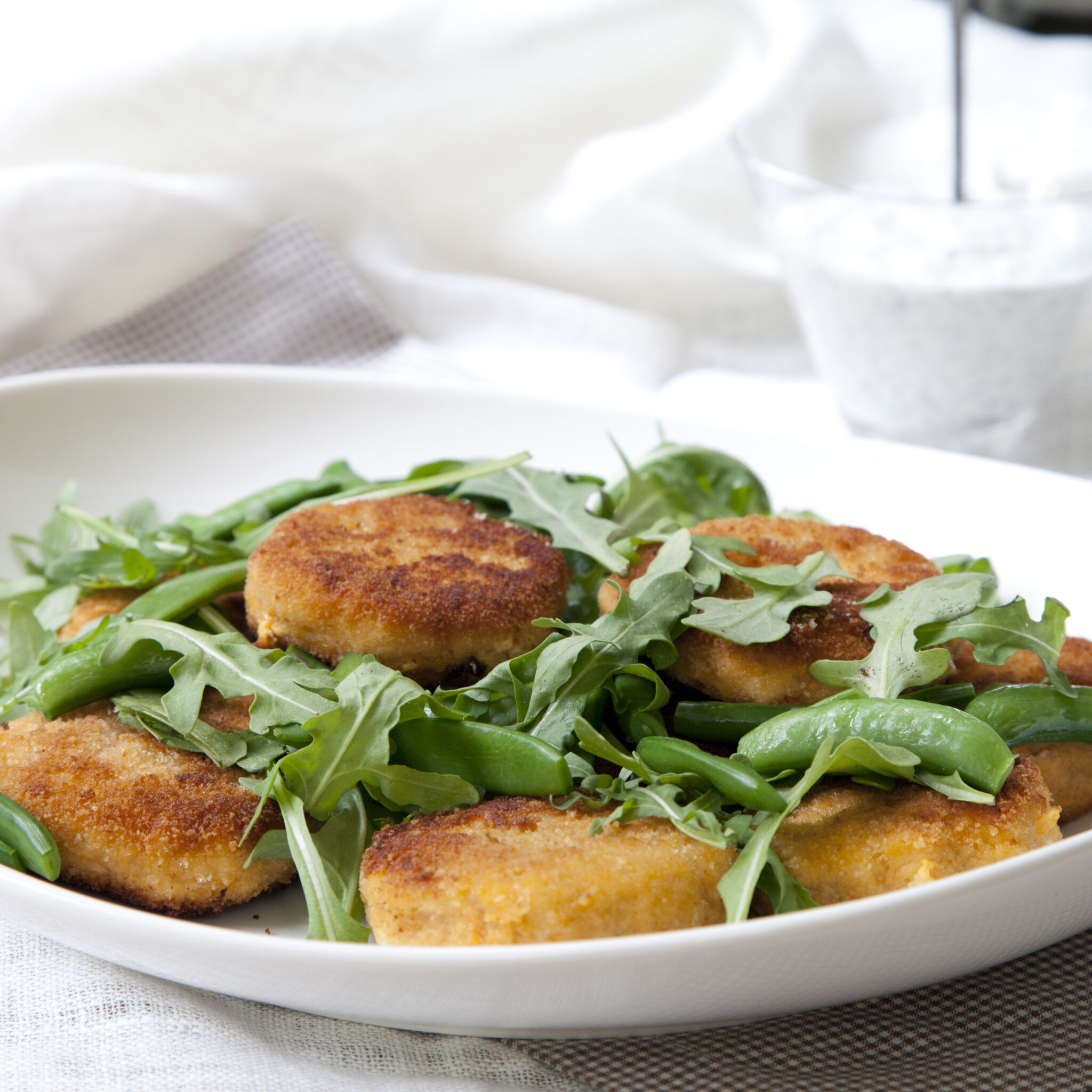 Fiskbiffar med myntayoghurt och ris