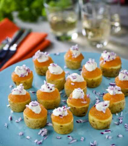 Färskpotatis med löjrom och crème fraiche
