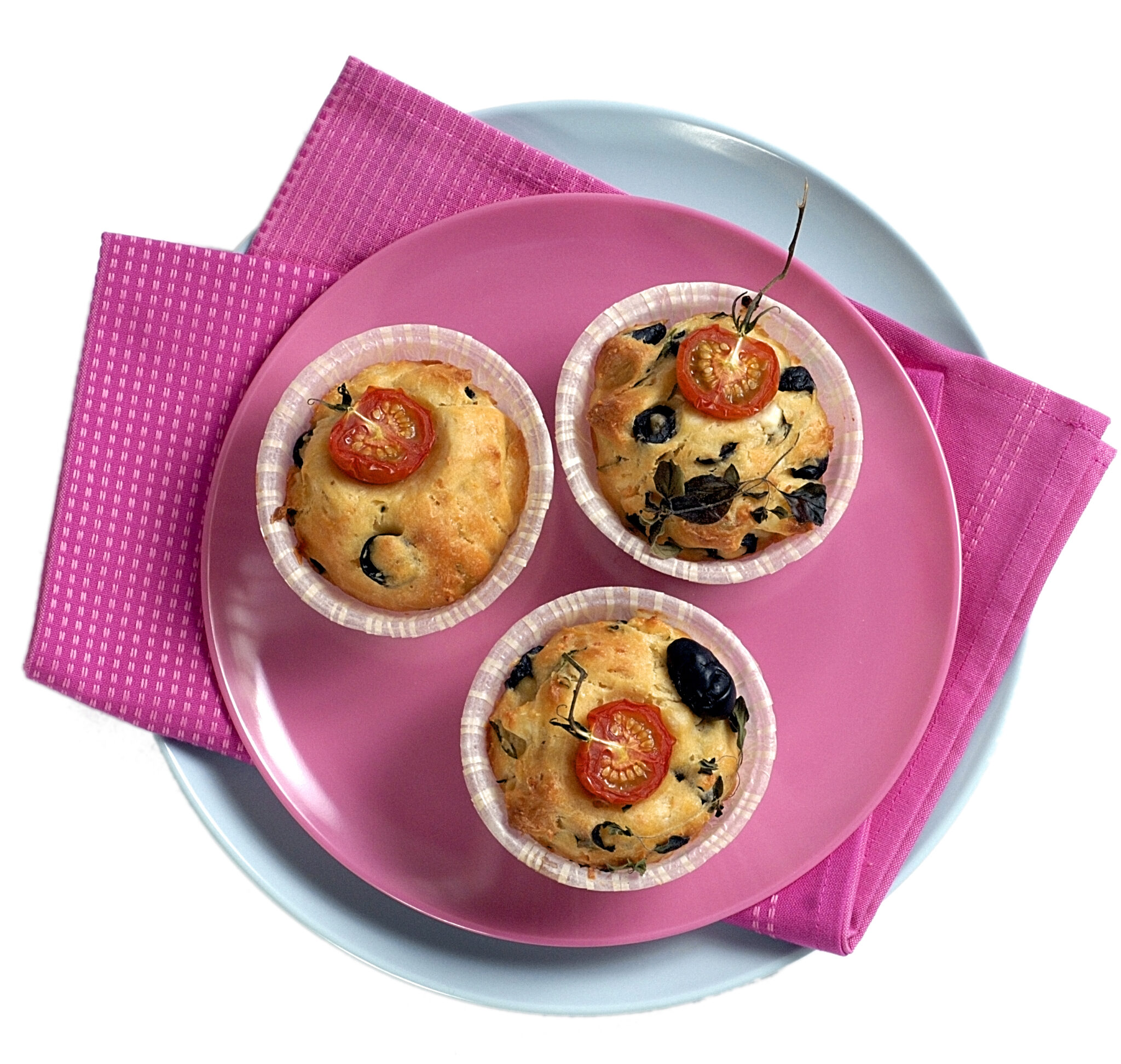 Dinkelmuffins med fetaost, oliver och tomat