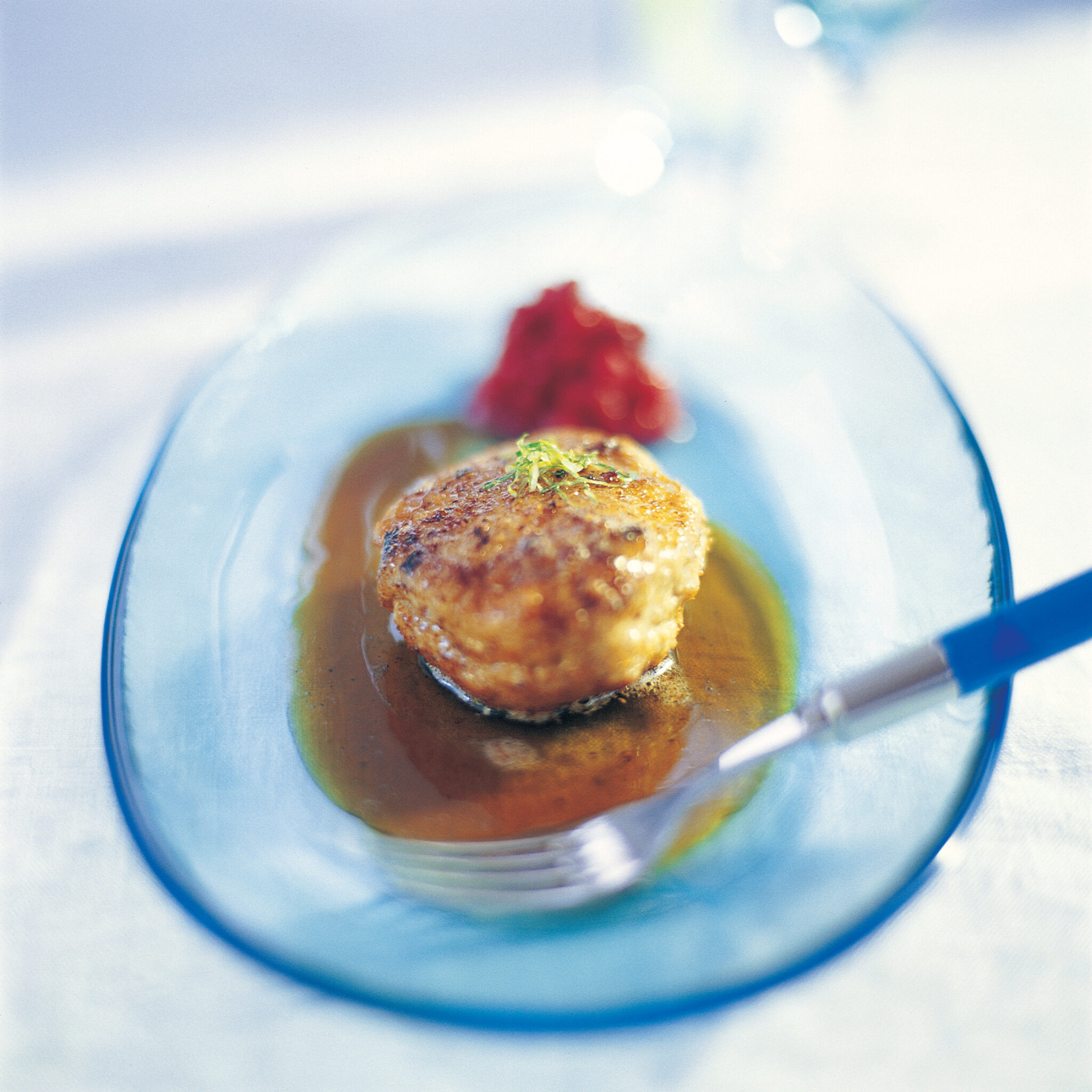 Vilda wallenbergare med lingon och pressad potatis