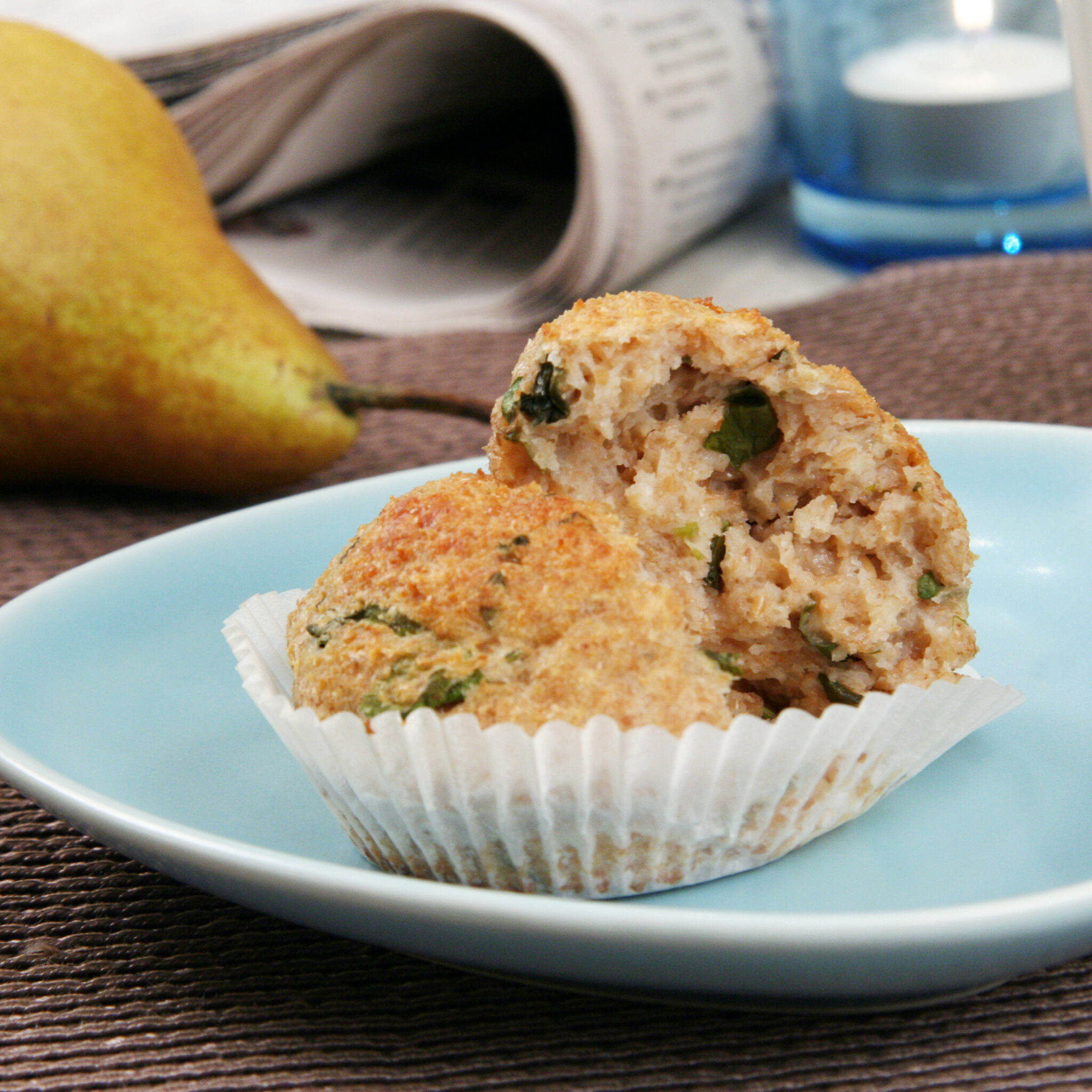 Frukostmuffins med parmesan och basilika
