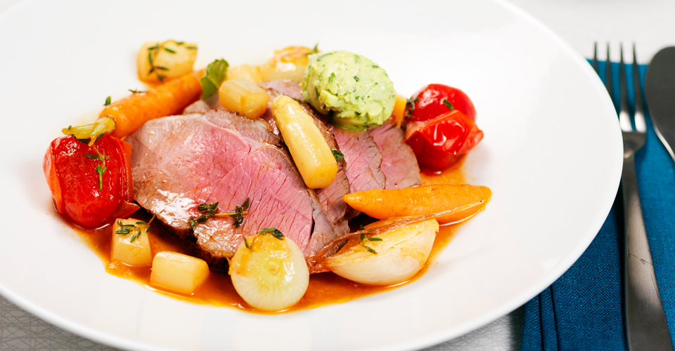 Lammstek med bearnaisesmör och sparris- och lökbarrigoulle