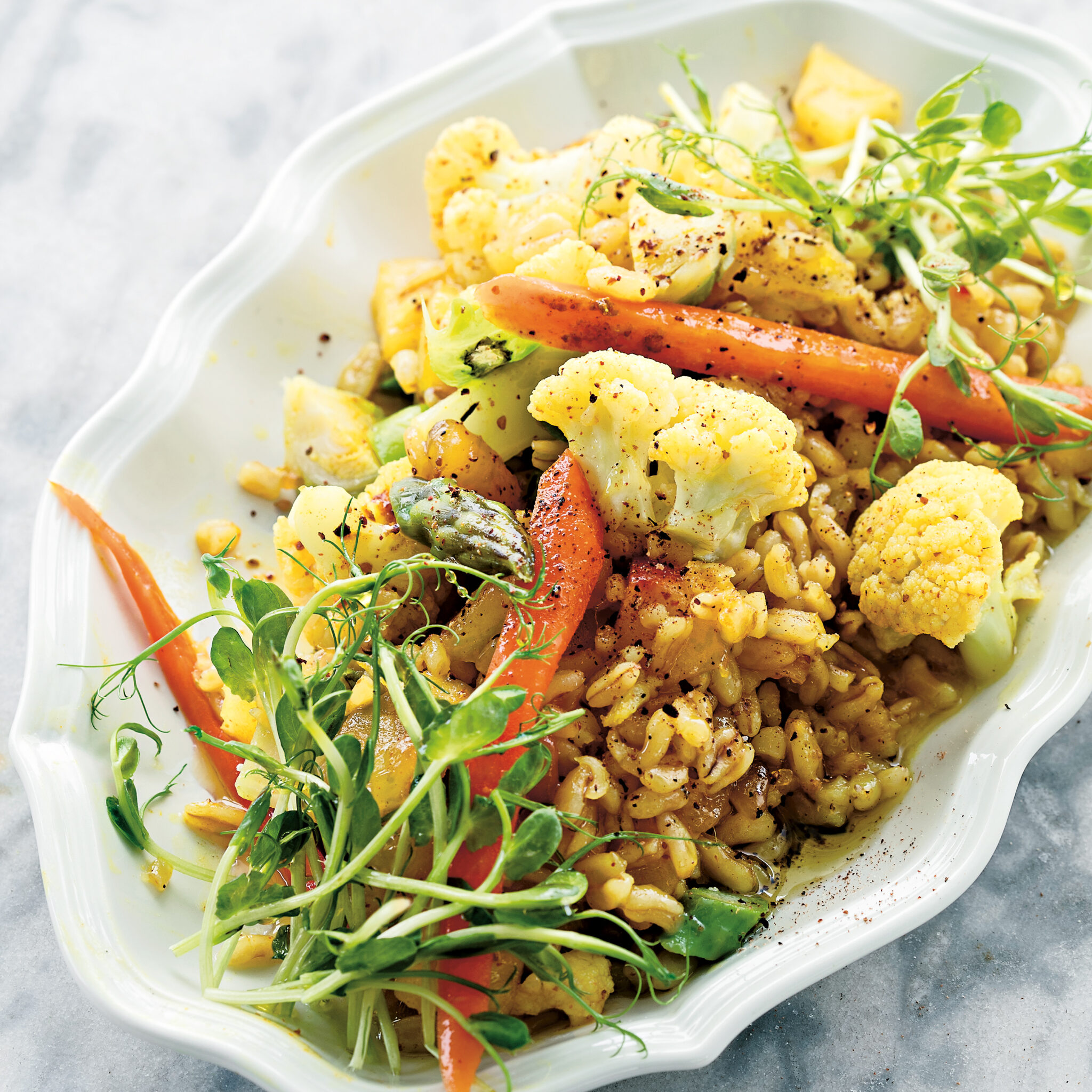 Kamutvetesallad med curry, blomkål, morötter och mango chutney