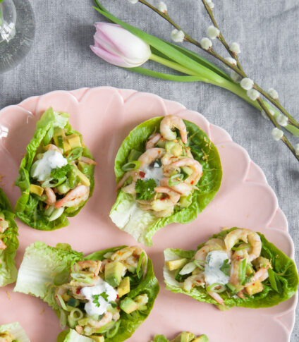 Heta räkor och avokado