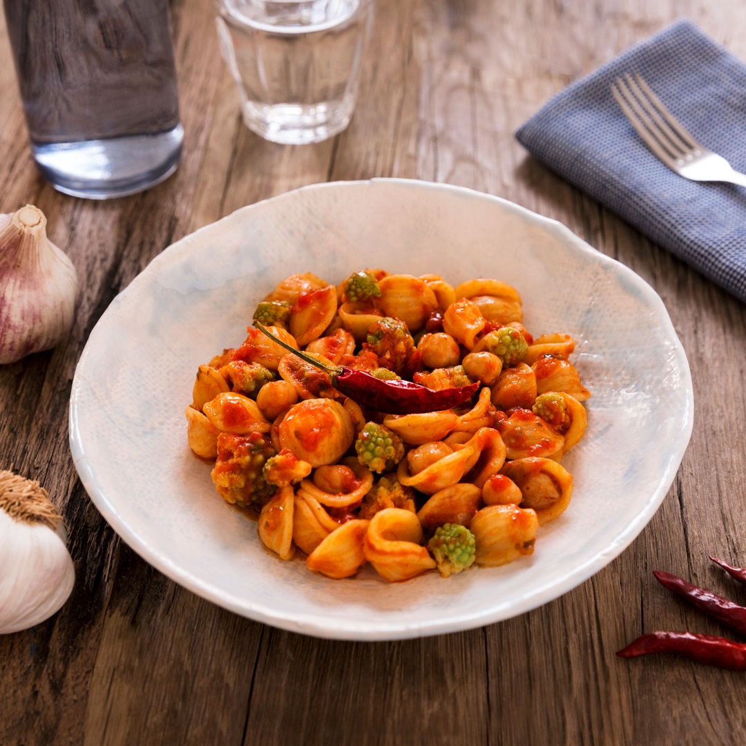 Barilla Orecchiette med broccoli, kikärtor och Barilla Basilico Sås
