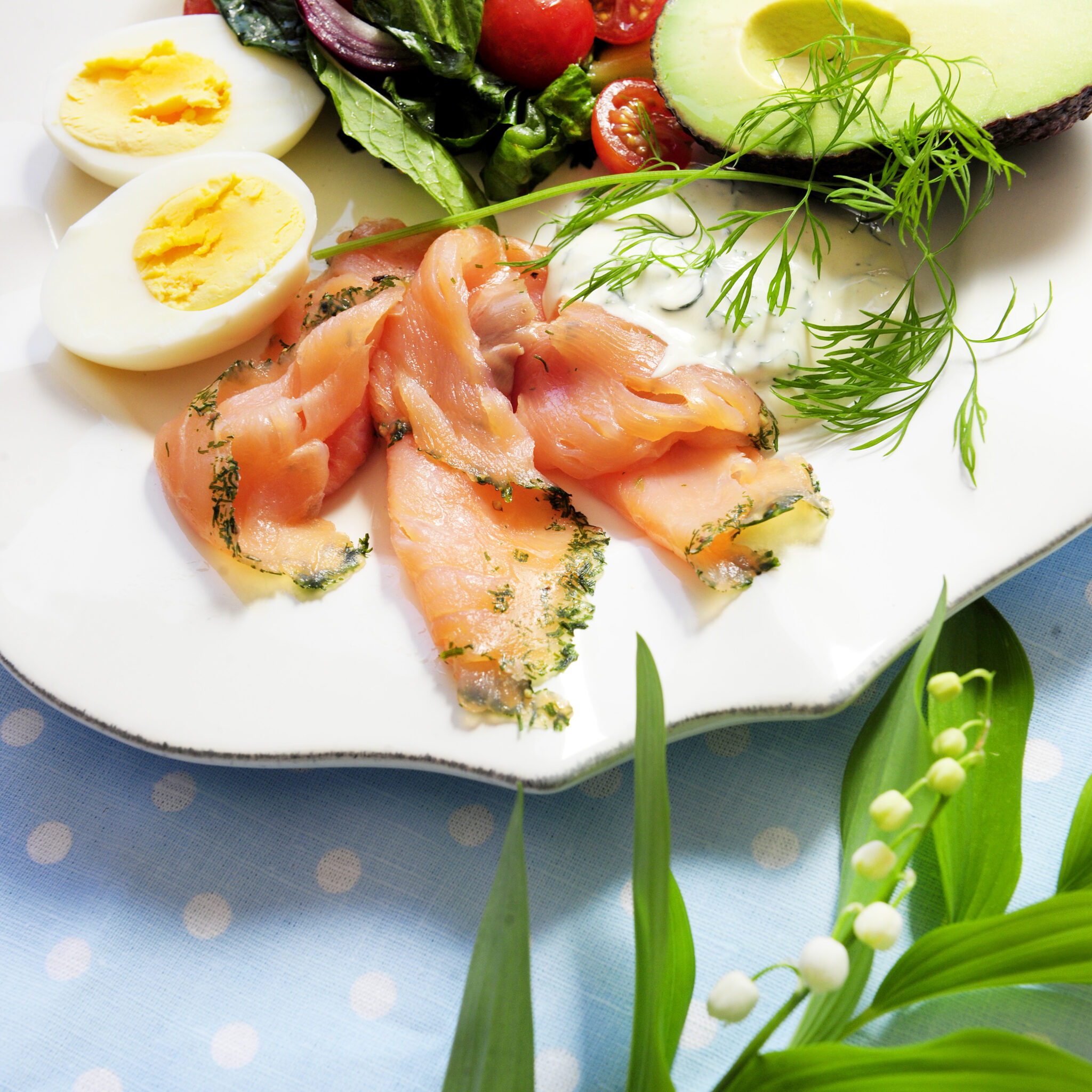 Sommartallrik med gravad lax