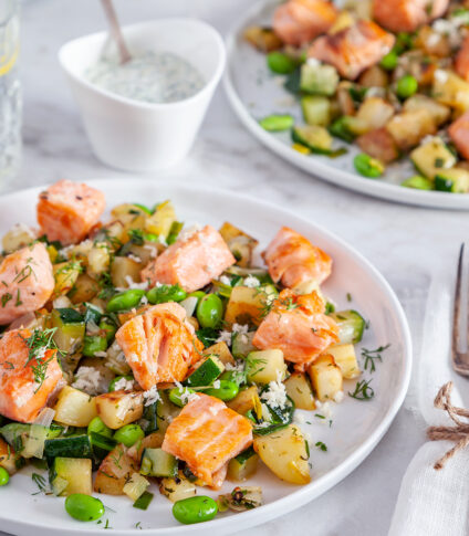 Laxpytt med örtsås