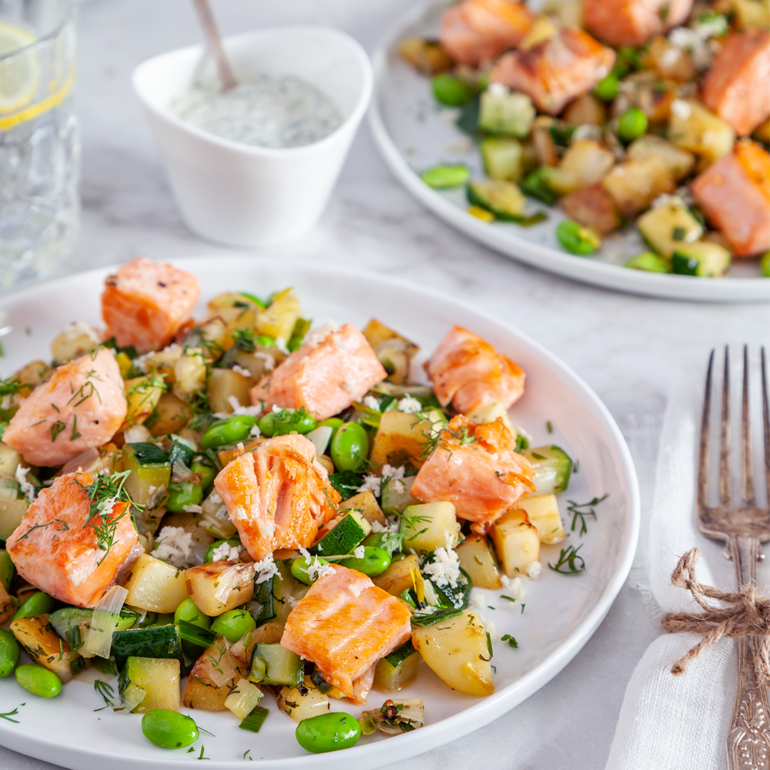 Laxpytt med örtsås