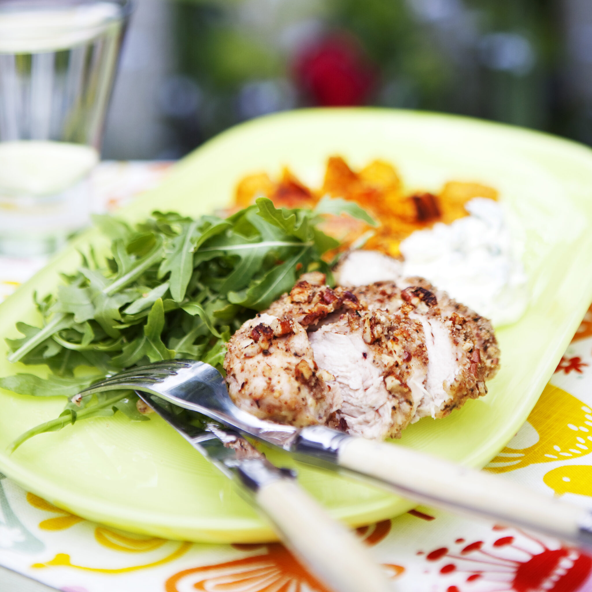 Kyckling med pekannötter och honungssenap