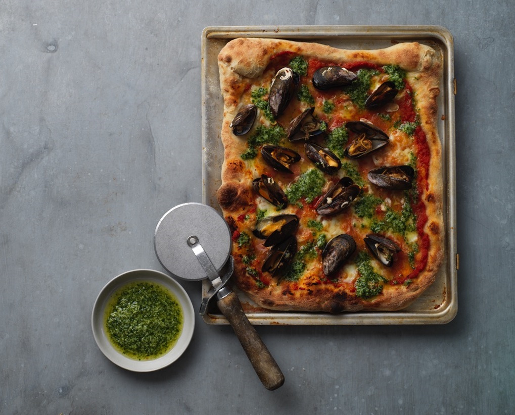 Pizza gremolata med blåmusslor och Västerbottensost
