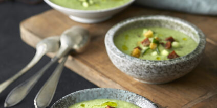 Grön gazpacho med vitlökskrutonger Grön gazpacho med vitlökskrutonger