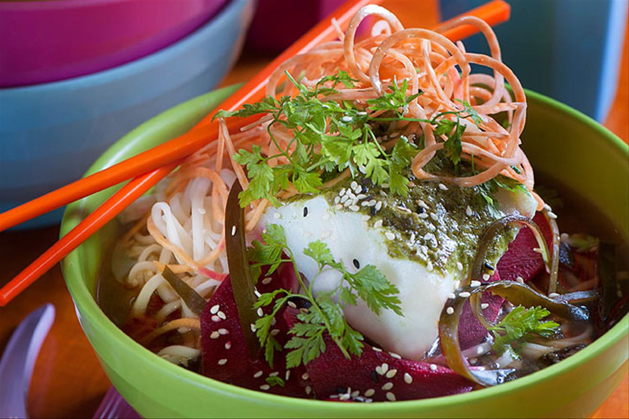 Skreifilé med udonnudlar