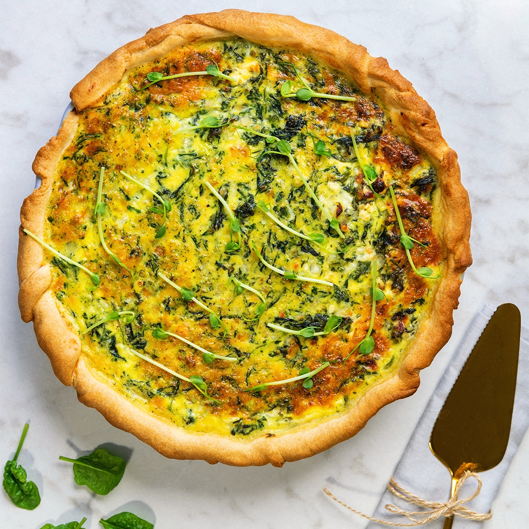 Spenat- och fetaostpaj med machésallad