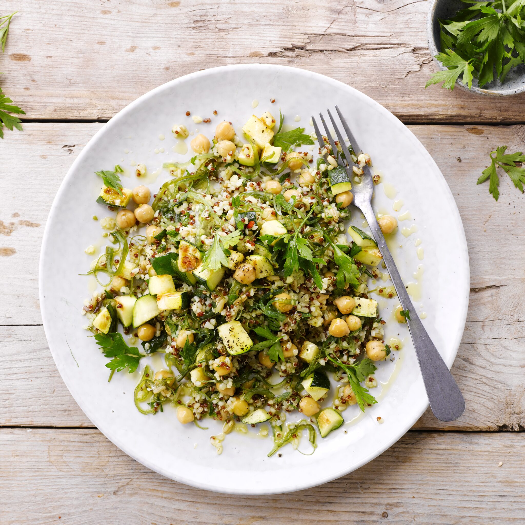 Sallad med bulgur och röd quinoa