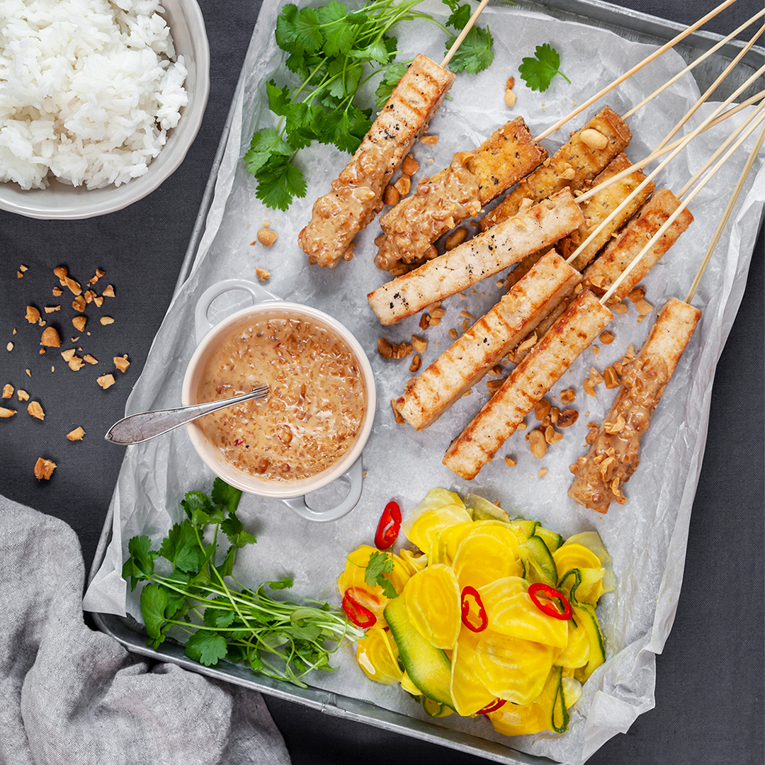 Oat satay med chilipicklad gulbeta