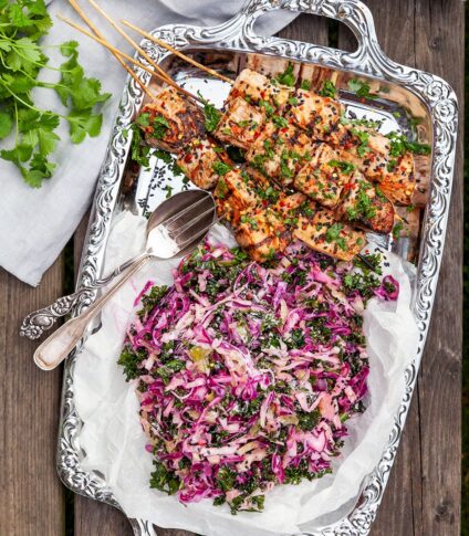 Grillade laxspett med asiatisk coleslaw