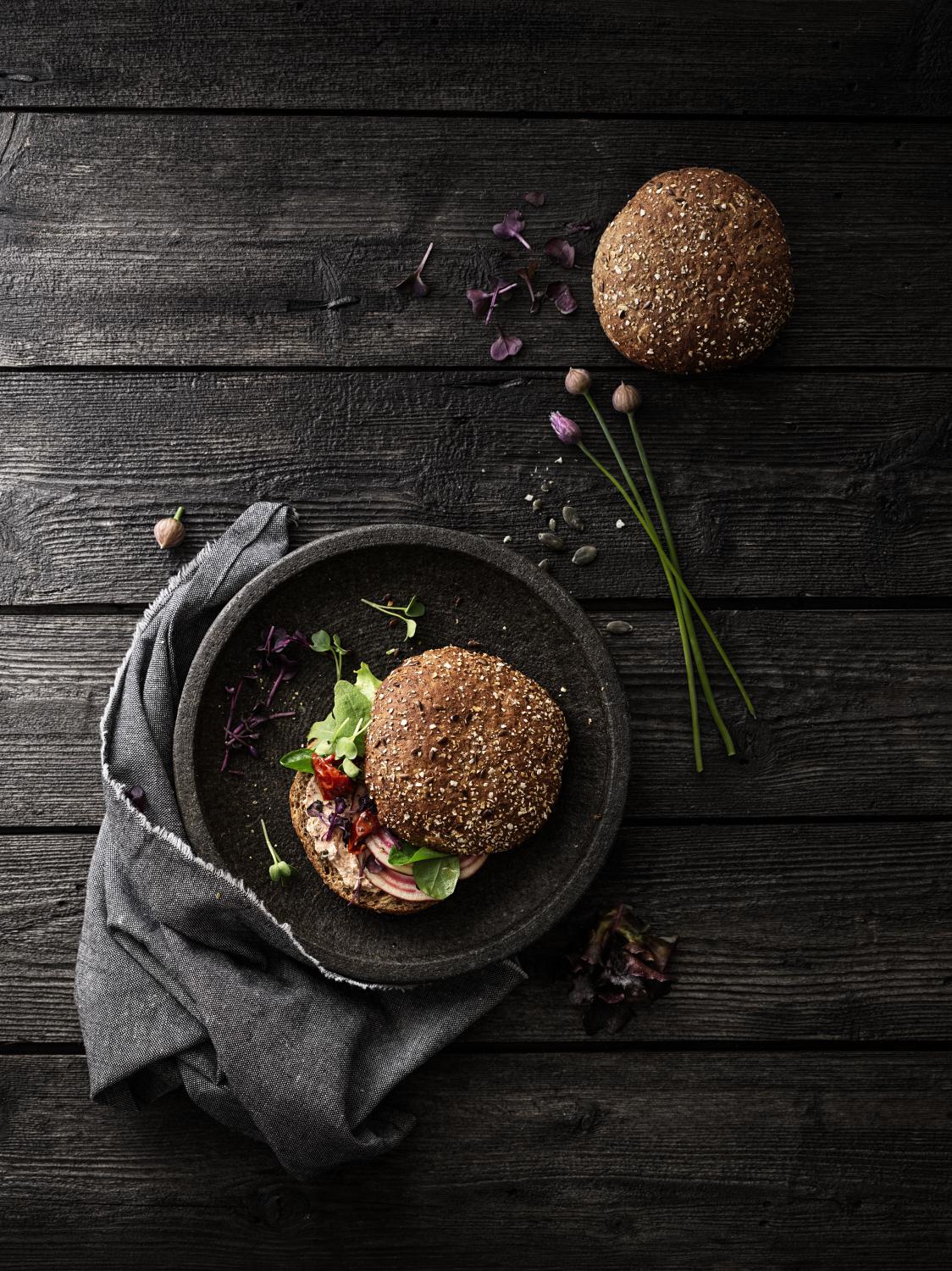 Chia God med tomatoch pumpafröfärskost