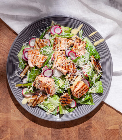 caesarsallad med grillad lax