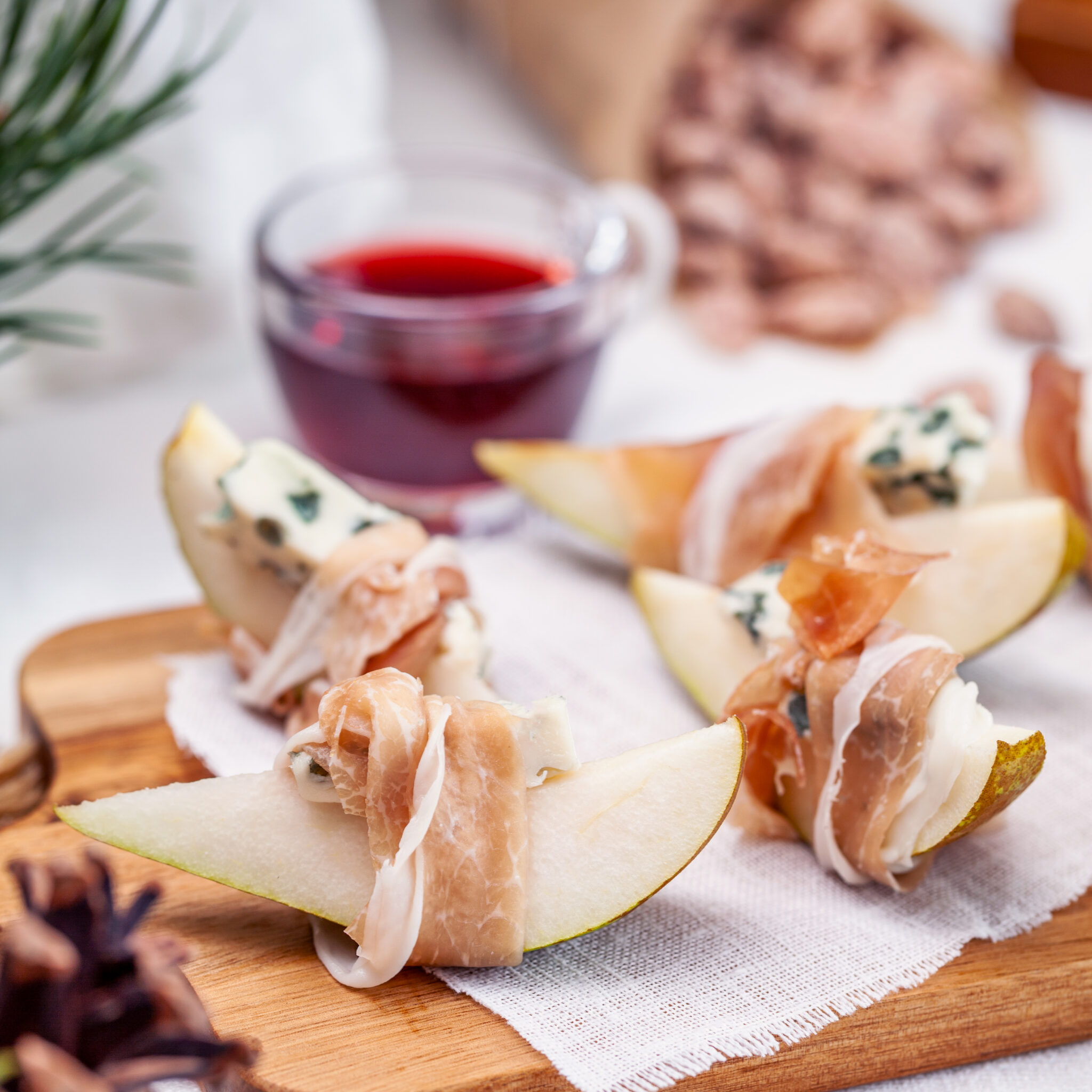 Päron med prosciutto och ädelost