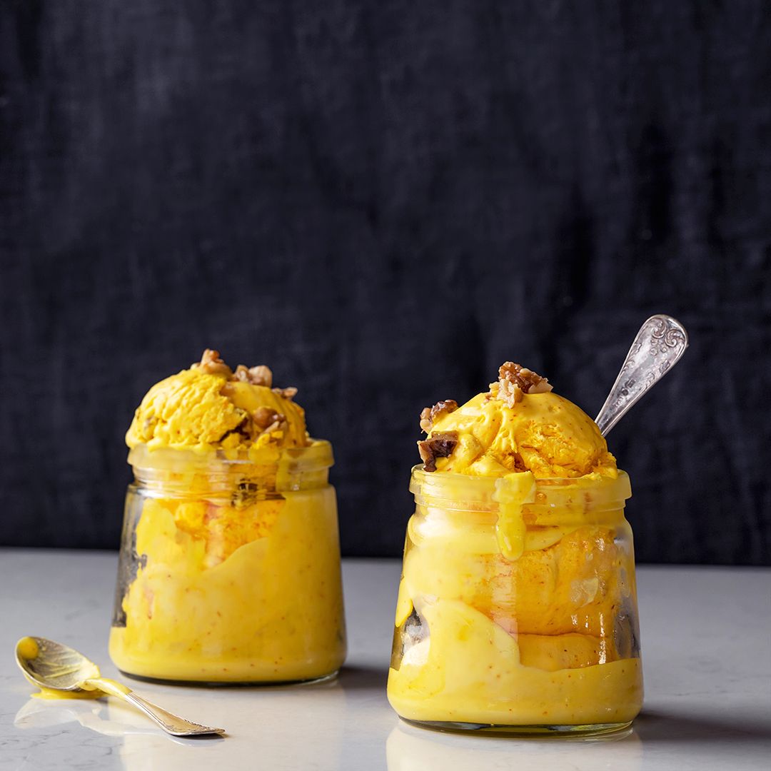 Saffransglass med karamelliserade valnötter