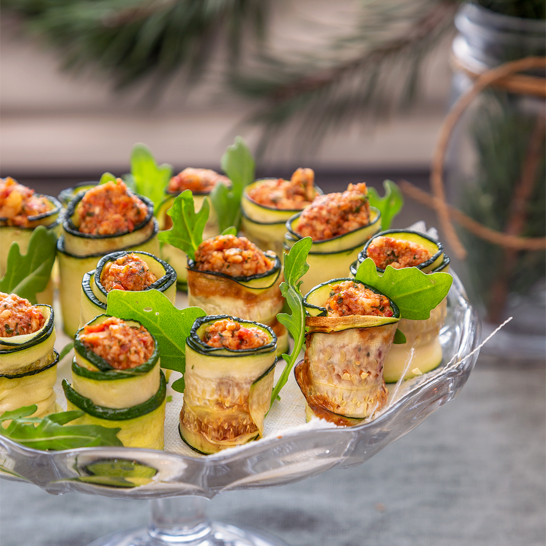 Zucchinirulle med ruccola och soltorkad tomatfyllning