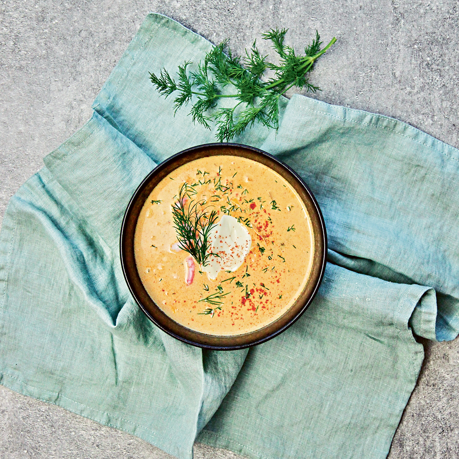 Lax- & räksoppa med citronaioli
