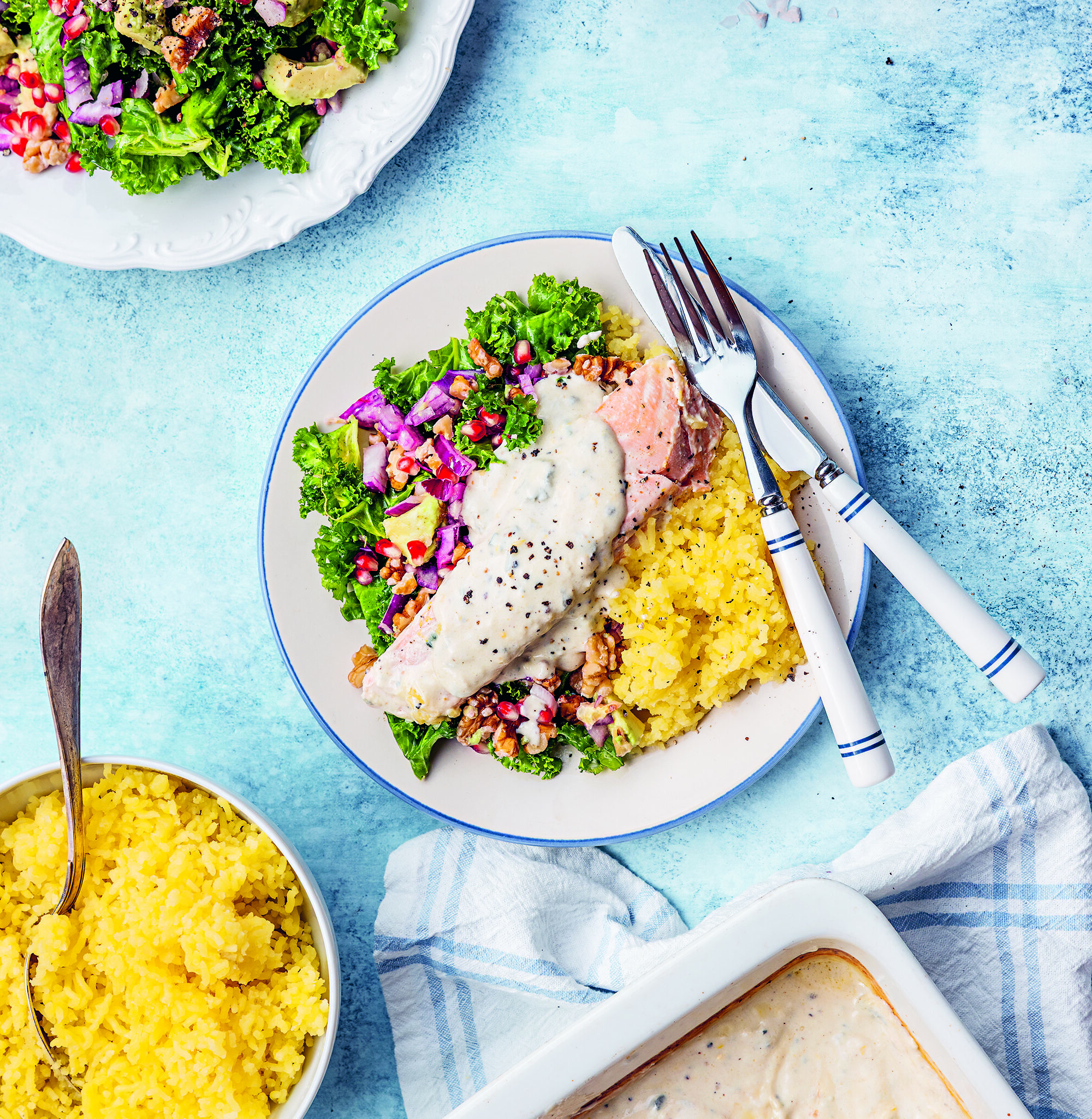 Lax med ädelostgrädde och granatäppelsallad